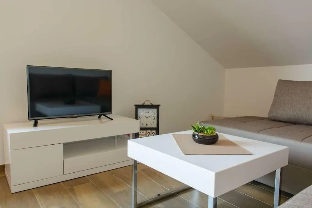 Ivana Trogir Apartment